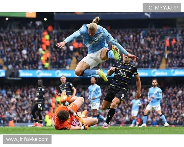 曼城 5000 万镑拒放萨维尼奥，热刺追逐帕斯遇科莫强硬拦截